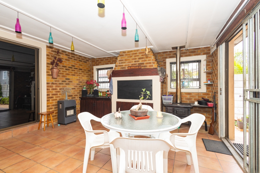 3 Bedroom Property for Sale in Uitzicht Western Cape